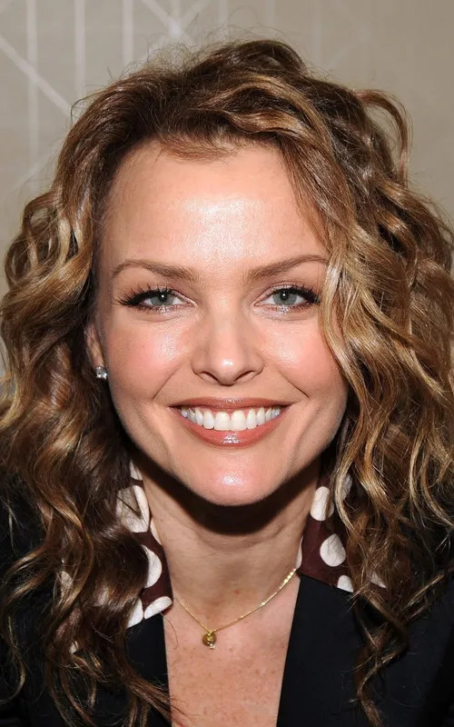 Dina Meyer