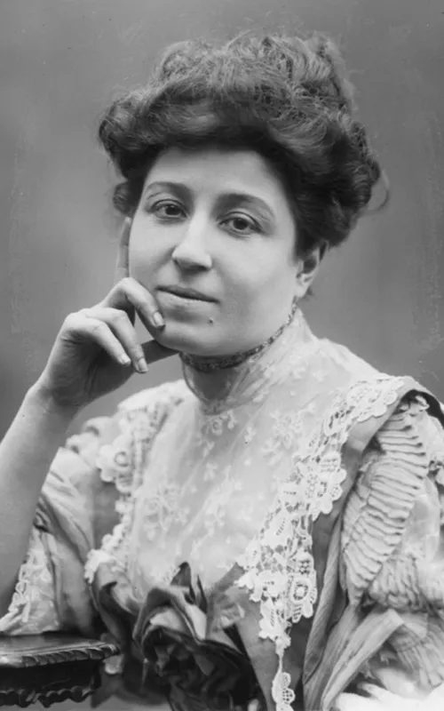 Bella Starace Sainati