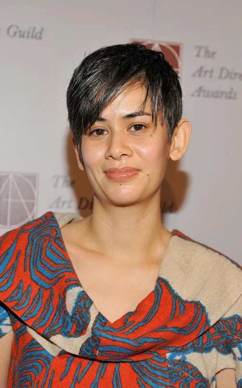 Suttirat Anne Larlarb