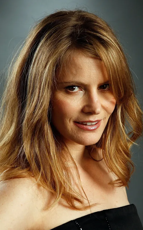 Jennifer Jason Leigh