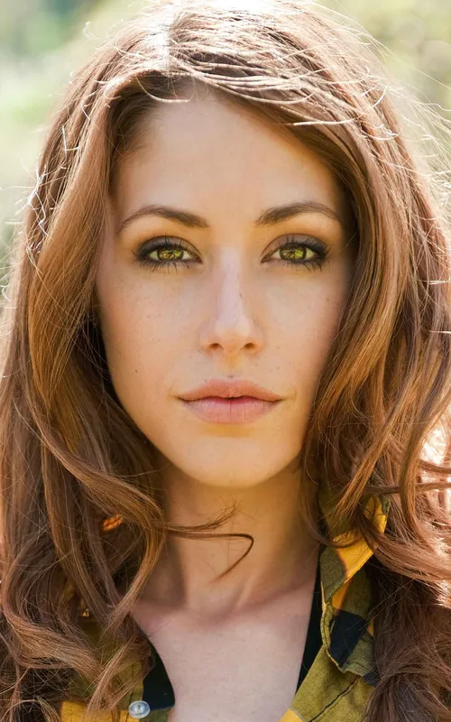 Amanda Crew
