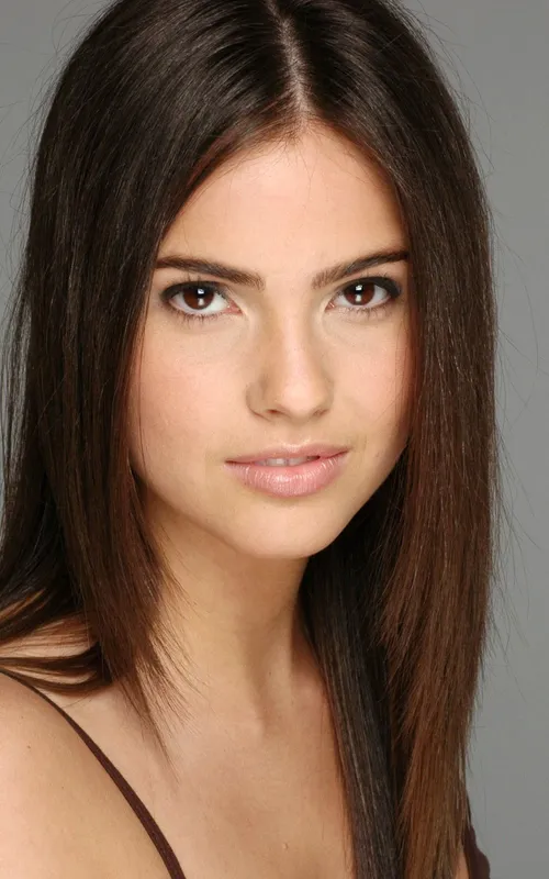 Shelley Hennig