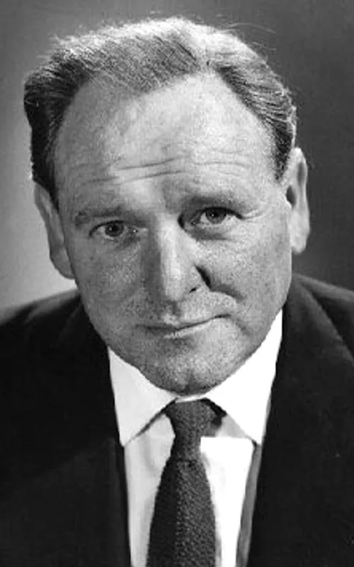 Bernard Lee