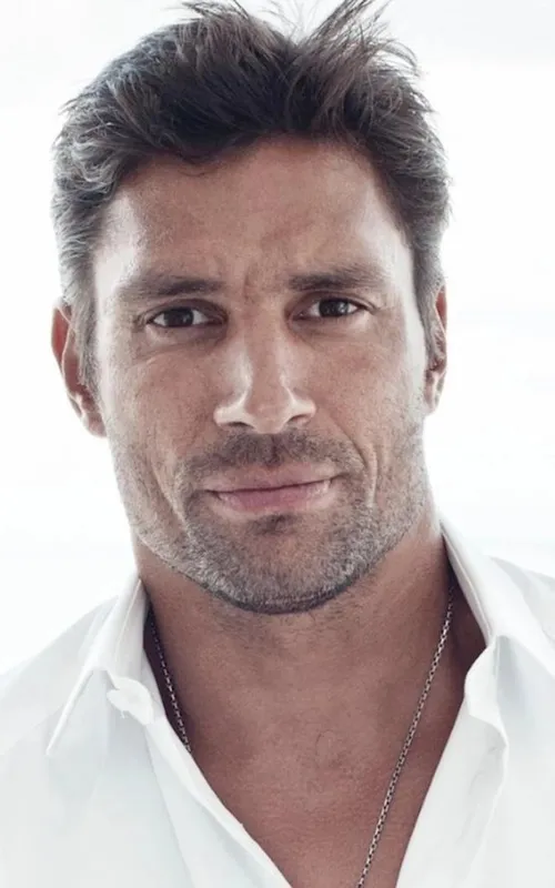 Manu Bennett